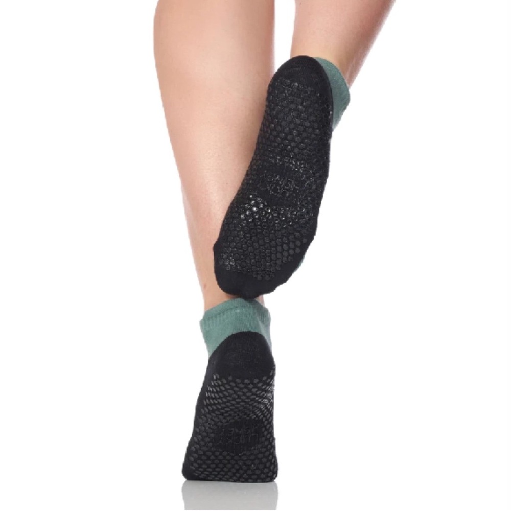Lucky Honey
The Sneaker Grip Sock - Picture 3 of 6